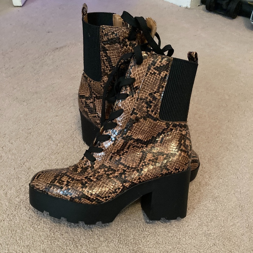 Women’s Boots Size 9